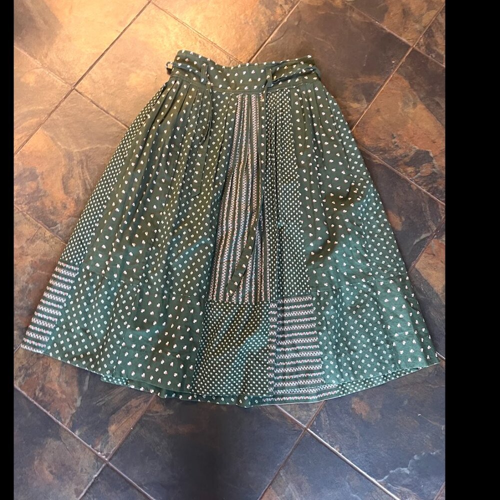 Vintage floral print midi length skirt